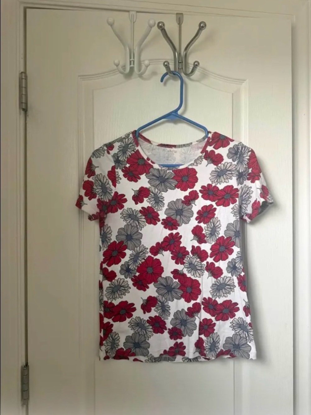 Floral Short Sleeve Tee in White with Red & Gray Flowers